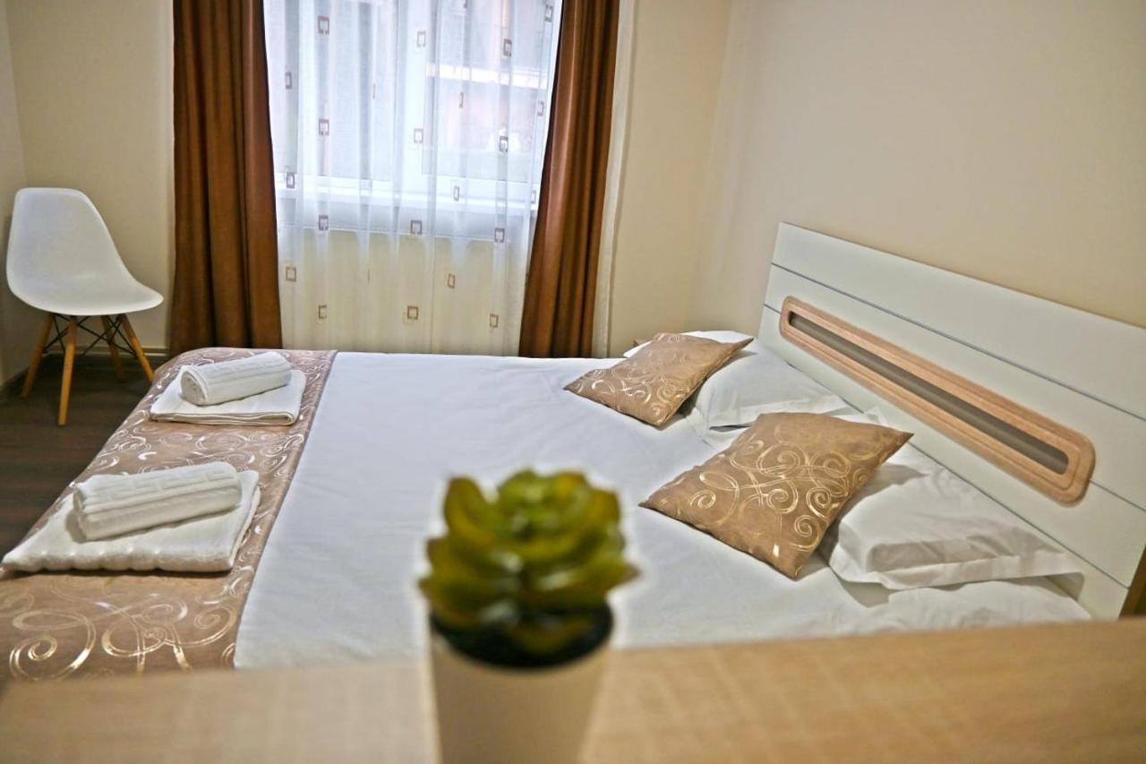Downtown Recharge Spot Appartamento Braşov Esterno foto